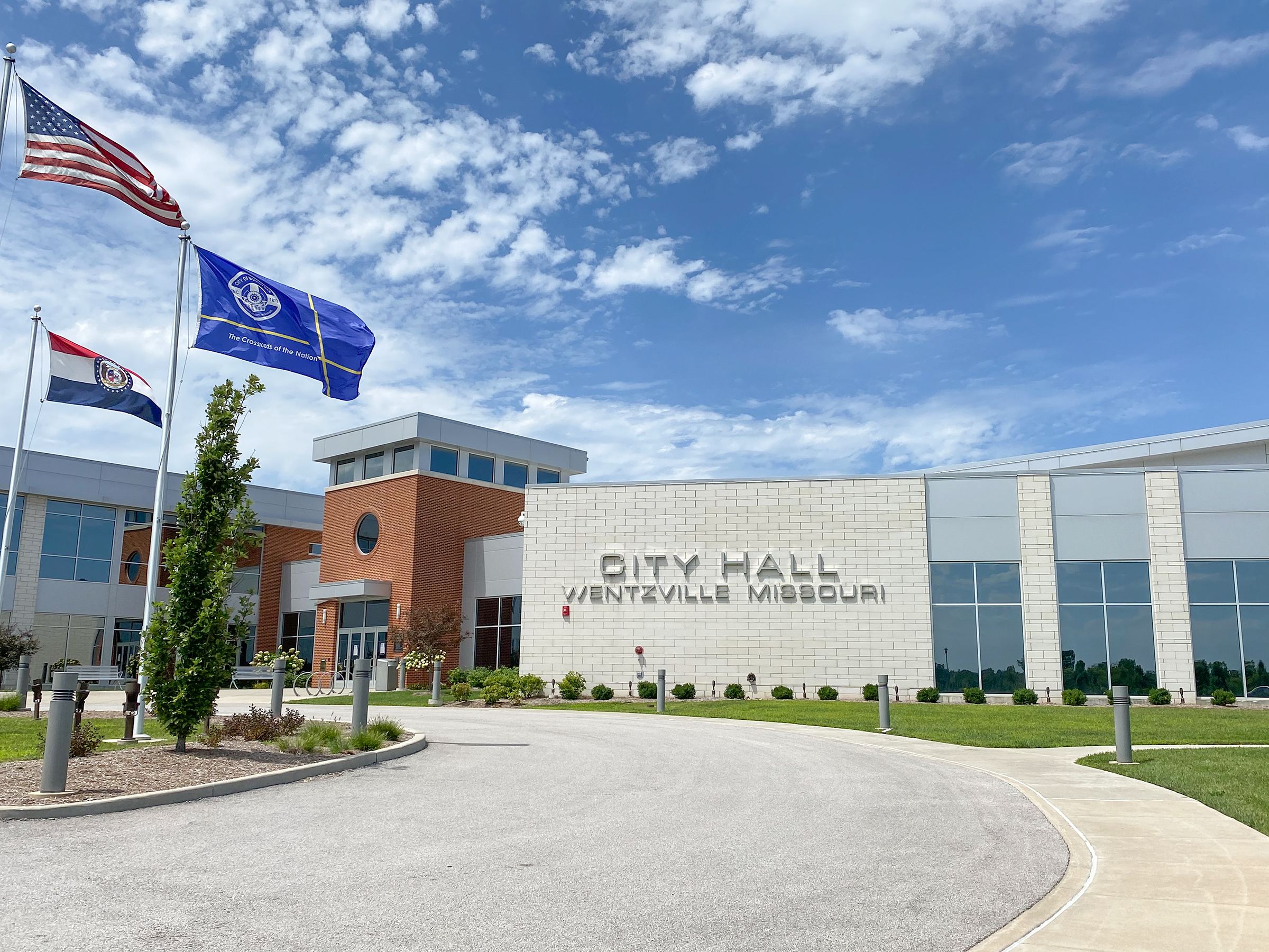 City hall entrance with state and US flags flying