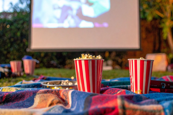 popcorn cups on banket